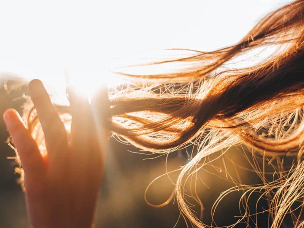 Yeu to moi truong khien toc de bi ton thuong